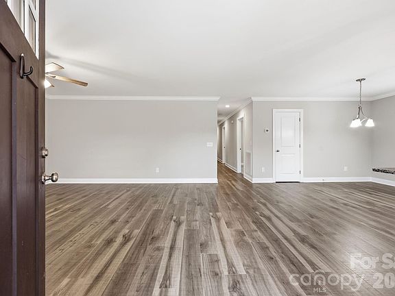 4th image of 2601 Penninger Rd