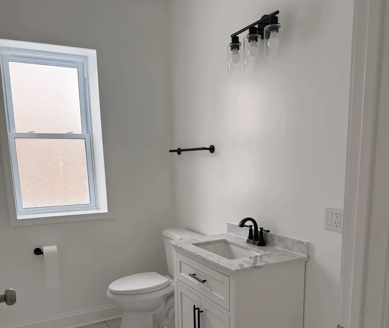 3 bed, 4536 sqft, $2,100 — Photo 3