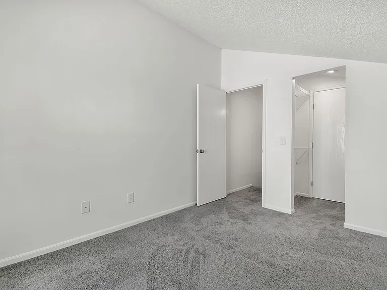 Coventry Apartments — Photo 56