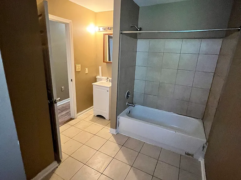1433 N Fulton Ave — Photo 9