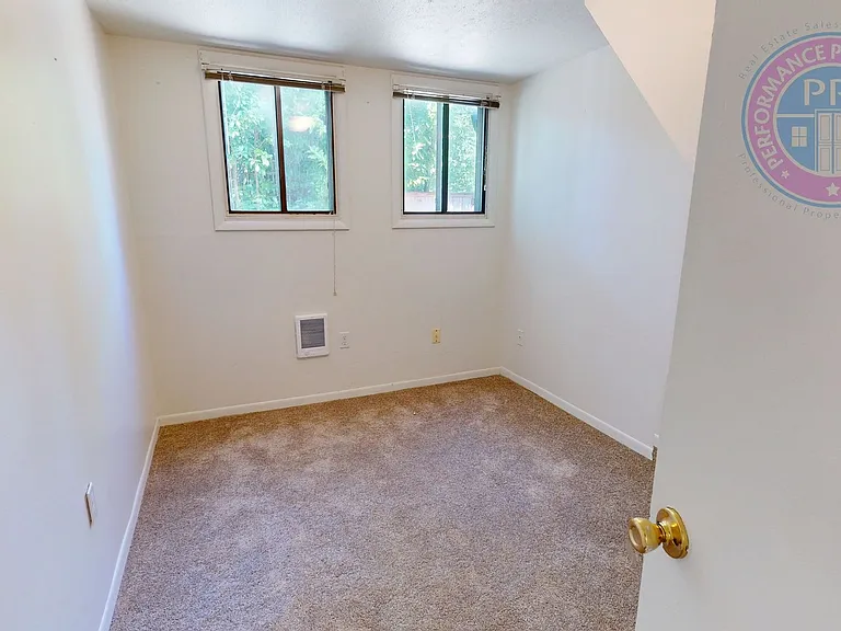 4333 NE 63rd Ave — Photo 10