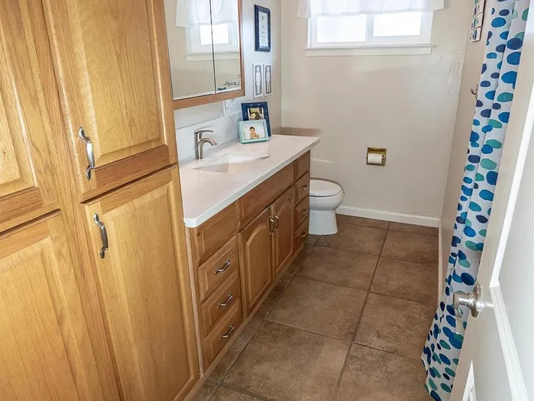 210 Canterbury Ave — Photo 17