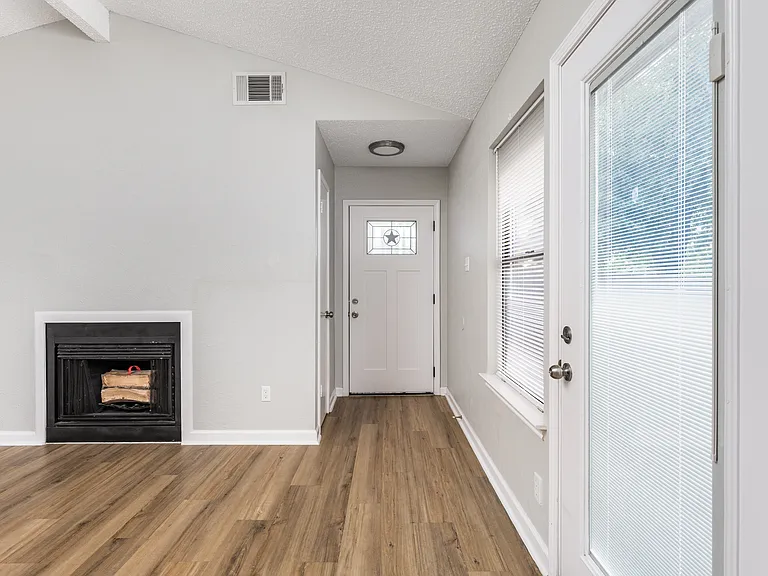 1803 Heatherglen Ln — Photo 10
