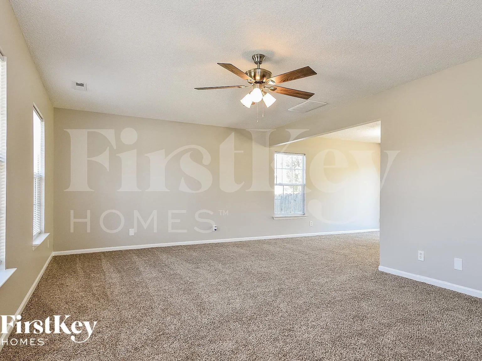 3 bed, 2.5 bath, 1600 sqft, $2,100 — Photo 3