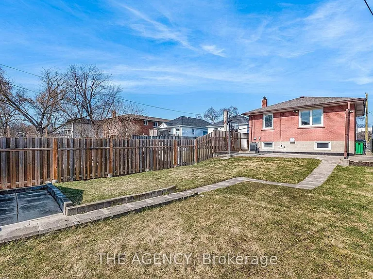 1038 Alexandra Ave — Photo 20
