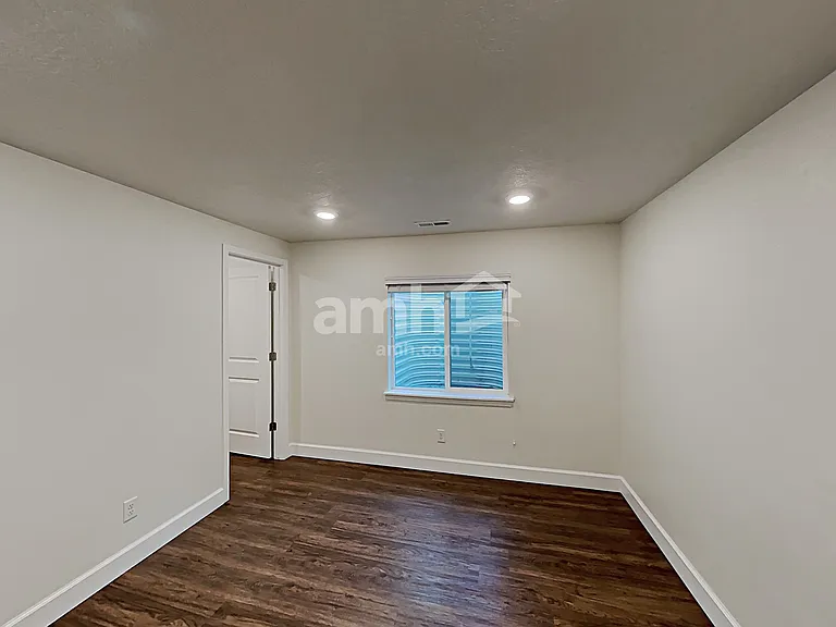 2992 S Village Dr — Photo 22