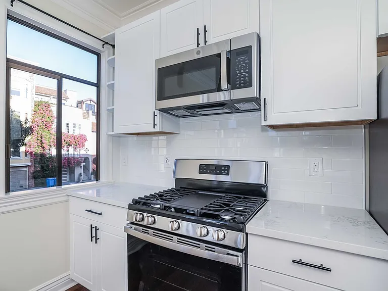 3210 Gough St #102 — Photo 15