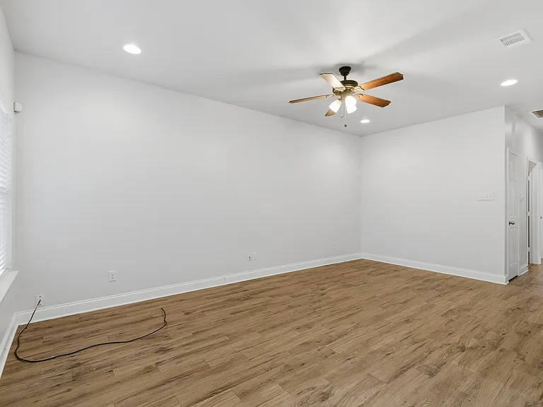 4805 Pickett — Photo 10