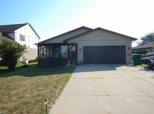 39581 Lakeshore Dr, Harrison Township, MI 48045