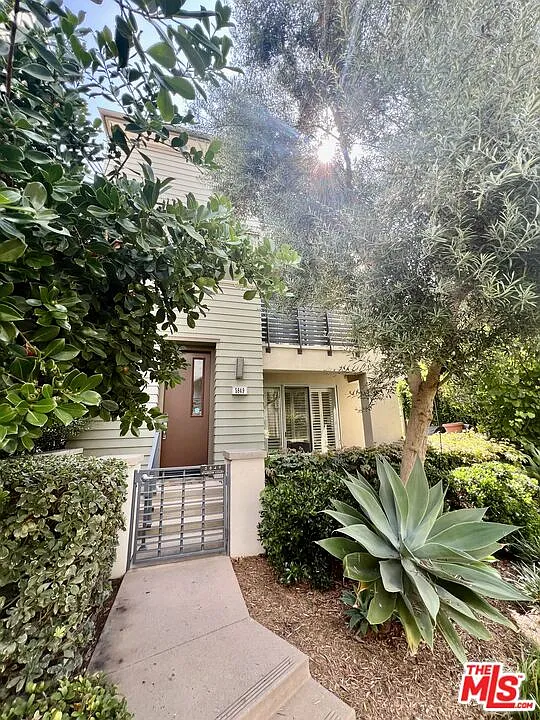 4 bed, 4.0 bath, 2304 sqft, $11,000 — Photo 4
