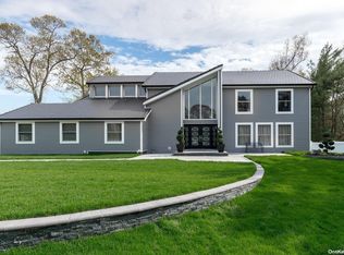 41 Setalcott Pl, Setauket, NY 11733