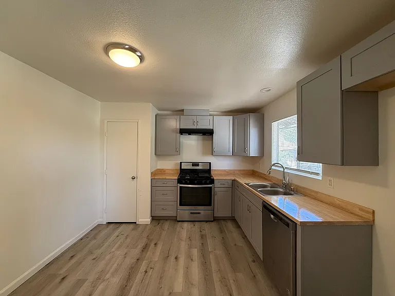 524 E Avenue Q12 #16 — Photo 6