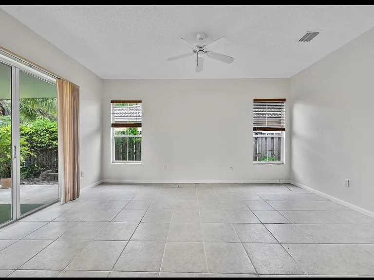 13761 N Garden Cove Cir — Photo 17