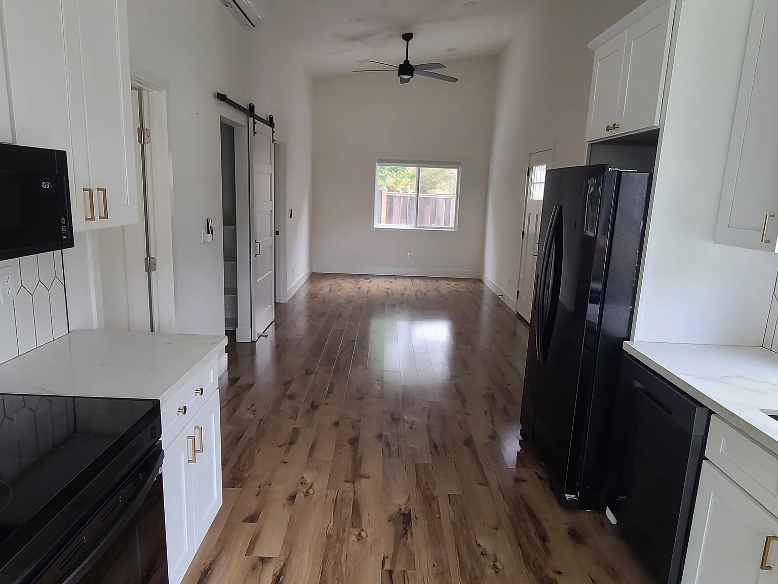 2 bed, 750 sqft, $2,800 — Photo 3
