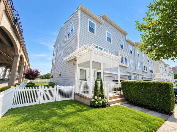 252 Beach Breeze Place, Arverne, NY 11692
