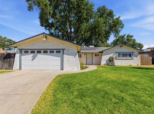 952 W Raymond Rd, Hanford, CA 93230