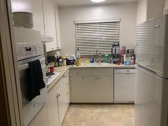 5th image of 856 University Ave