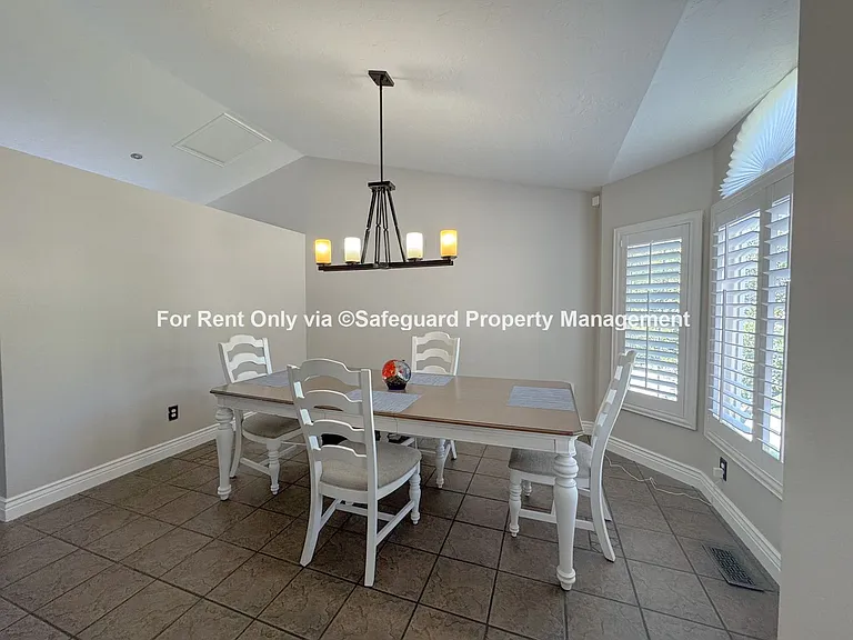 15052 S Manilla Dr — Photo 3
