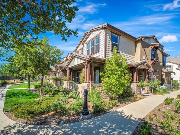 28606 Pietro Dr, Valencia, CA 91354