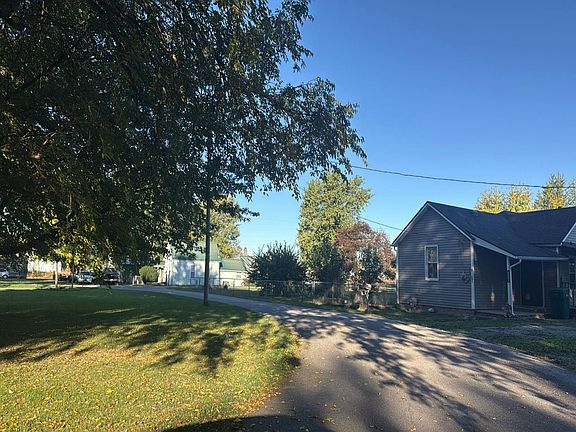 4th image of 6091 Forest Third St