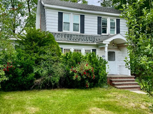 45 Greenway N, Albany, NY 12208