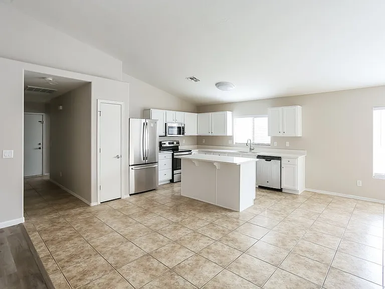 7334 W Lamar Rd — Photo 7
