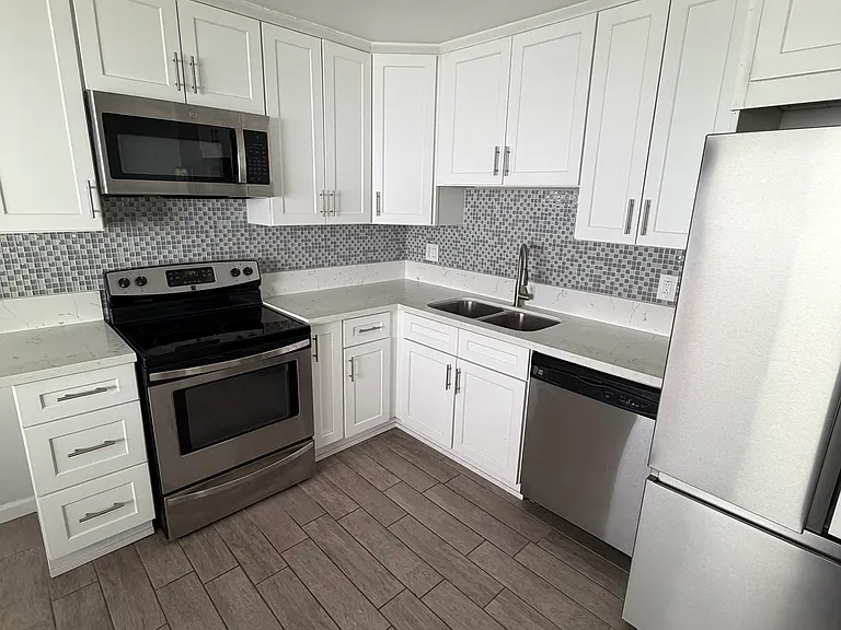 Spacious eat-in kitchen with stainless steel appliances and tons of storage!