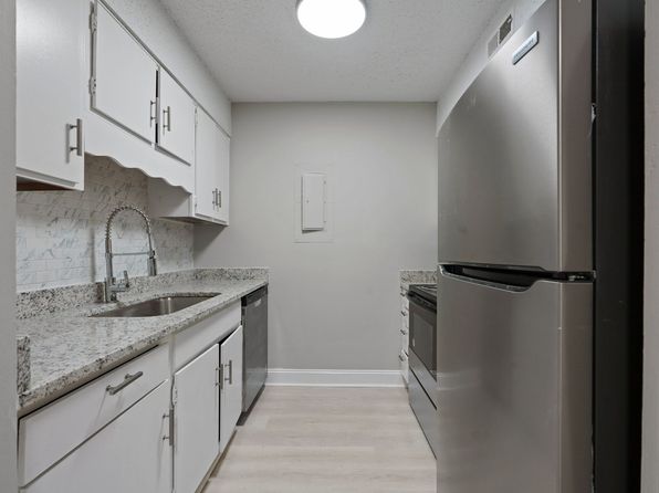 1101 Hallbrook Dr #69