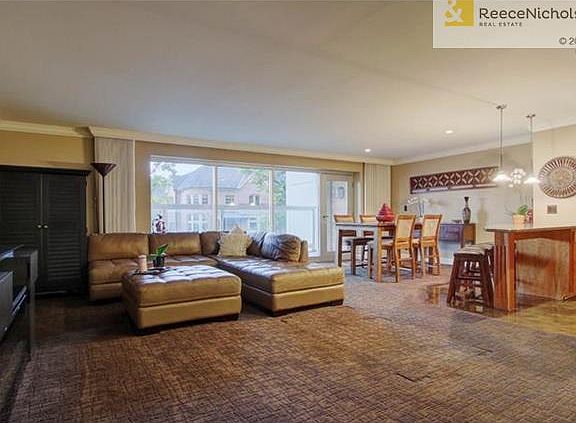 3rd image of 121 W 48th St APT 201