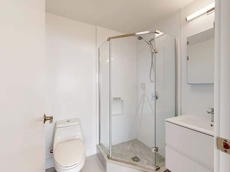 2942 Franklin St #9 — Photo 18