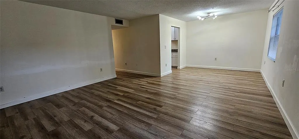 2 bed, 1.0 bath, 931 sqft, $1,899 — Photo 3