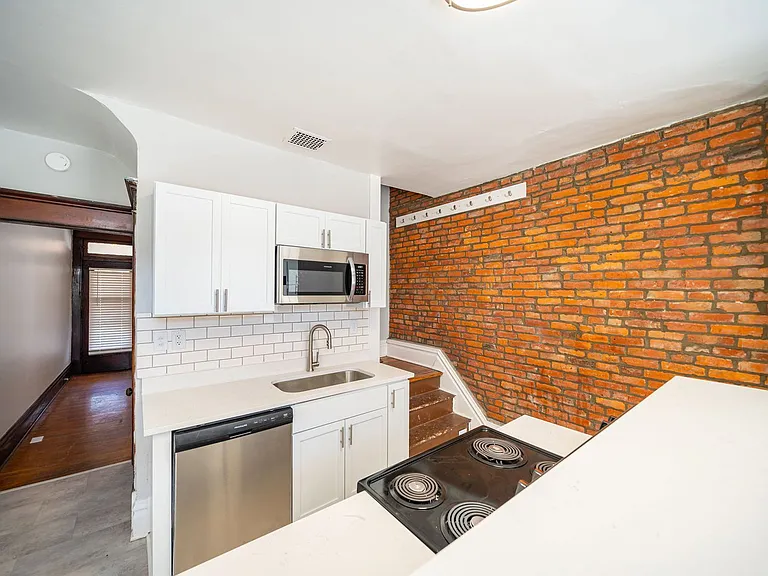 87 W 1st Ave — Photo 2