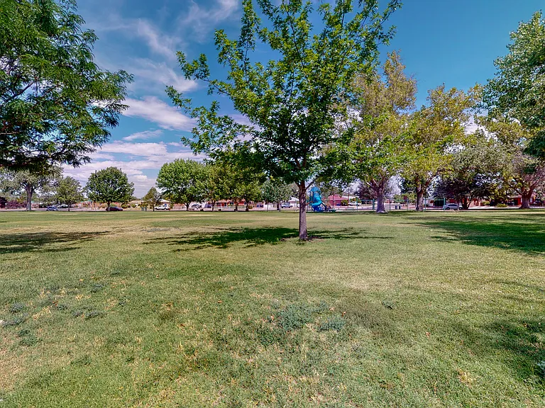 Updated Uptown Apartment Near Trader Joes & ABQ Uptown — Photo 15
