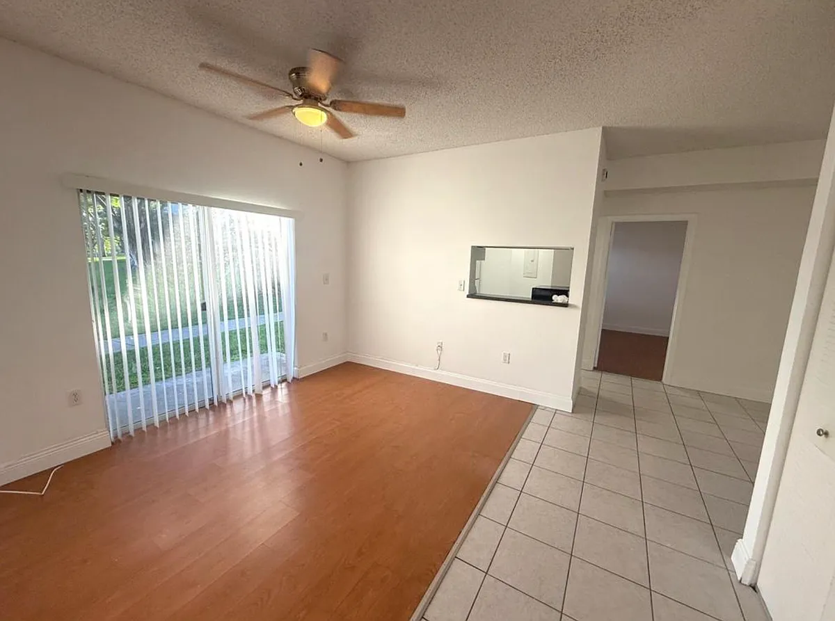 Building Photo - 2331 NW 96th Ter #17M