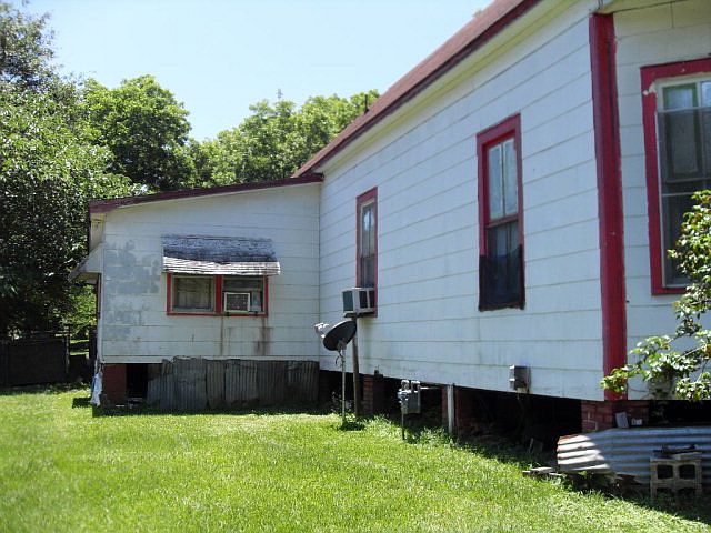 2nd image of 914 Avenue C