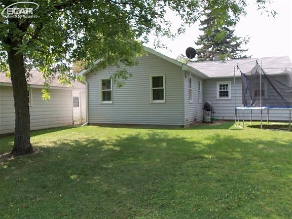 3rd image of 1016 Martha Ct