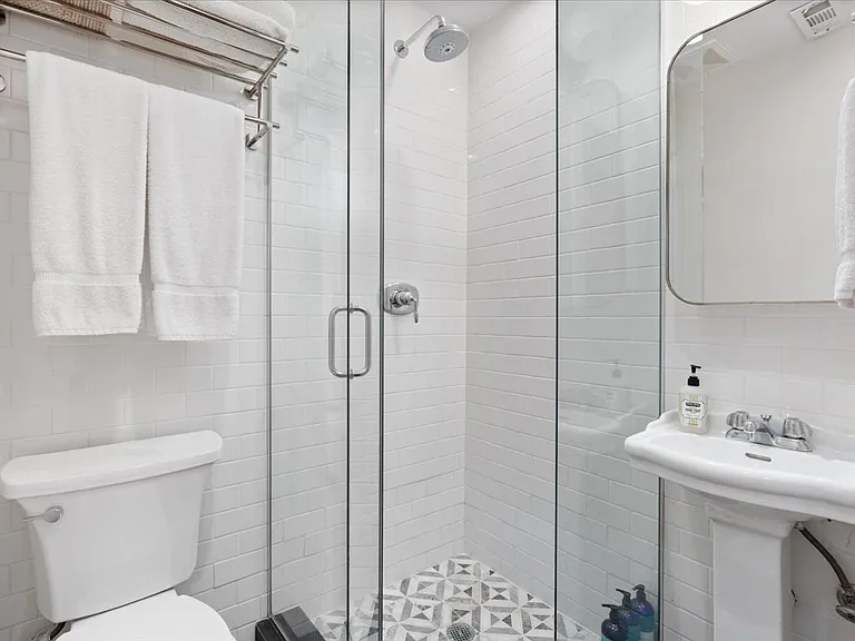 1861 N Hoyne Ave #1F — Photo 15
