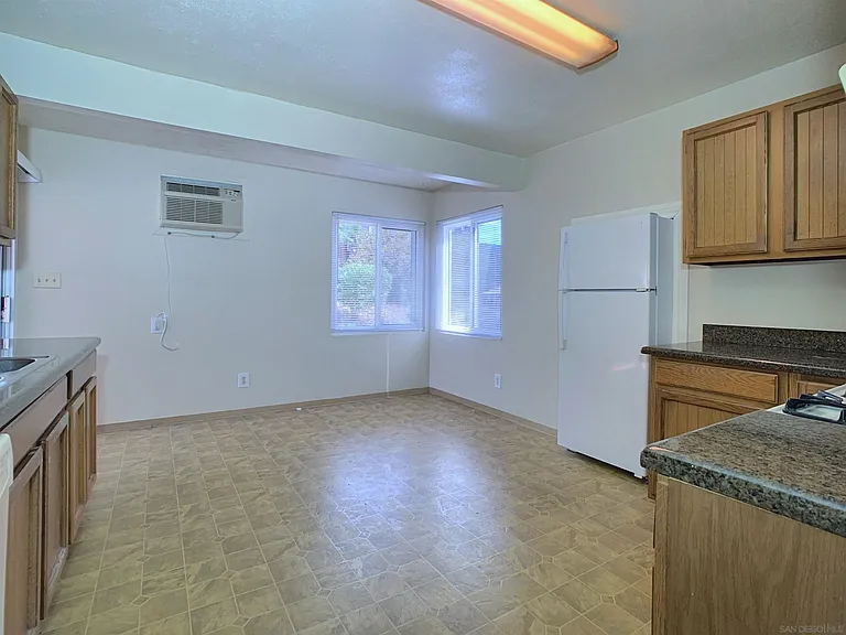 6190 Dixie Dr — Photo 5