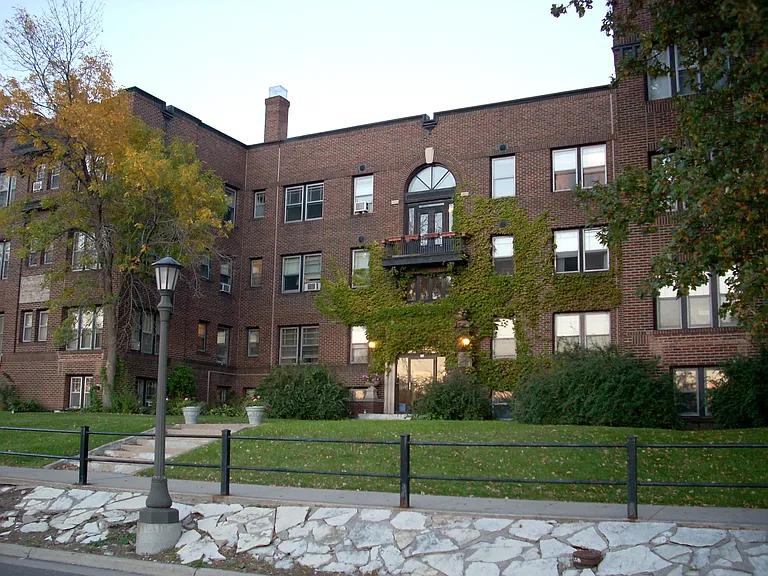 Cambridge Court — Photo 1
