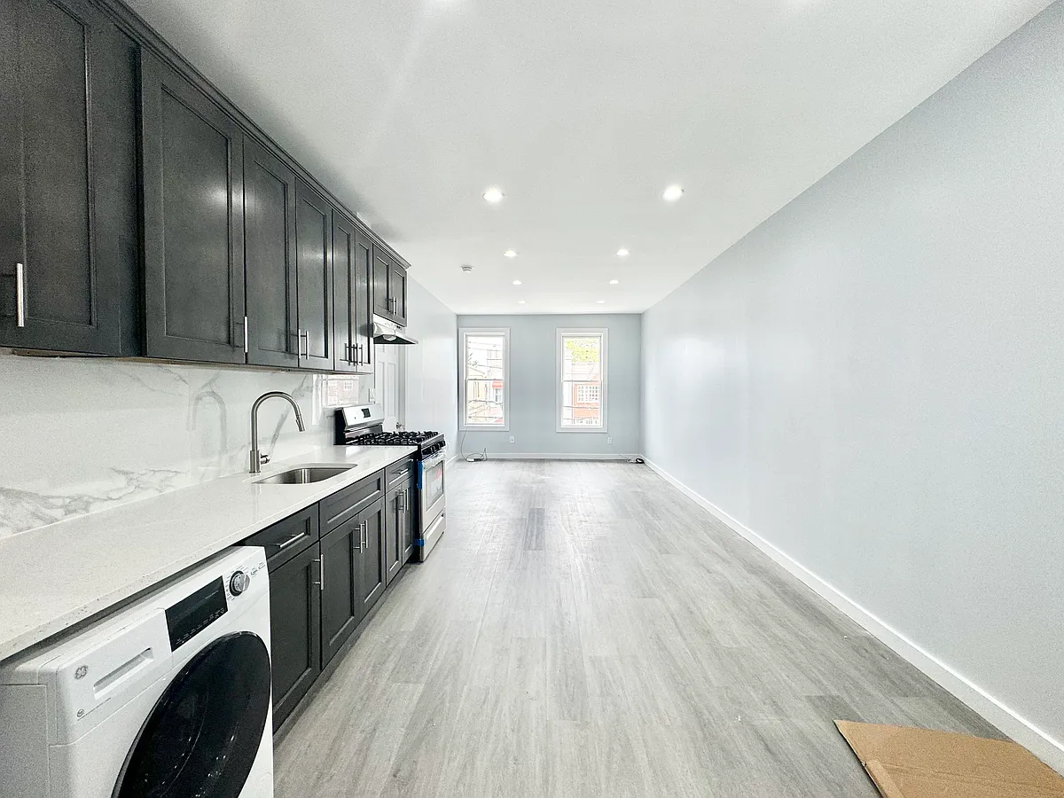 Building Photo - 2273 West St #2G
