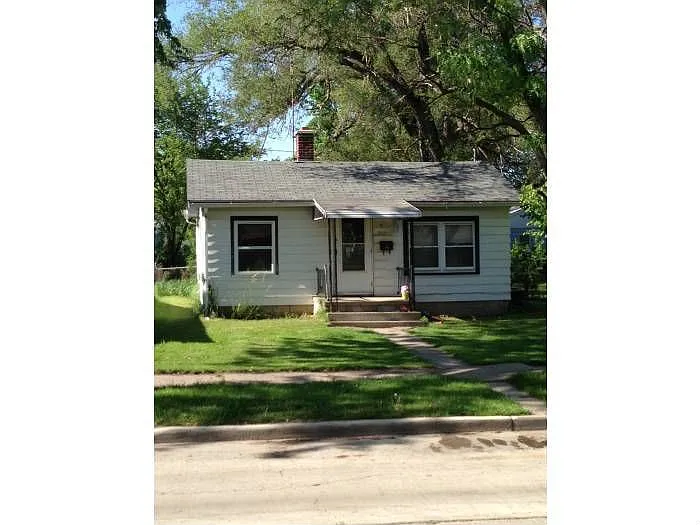 1918 Emerson Ave photo 1