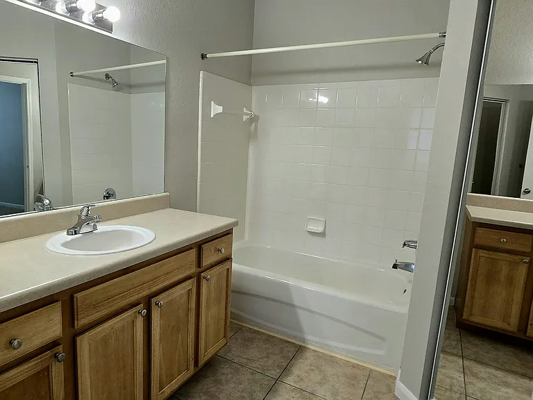 Ensuite Bathroom 2