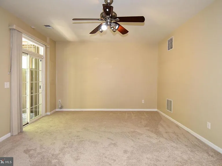 7810 Locust Leaf Ln — Photo 8