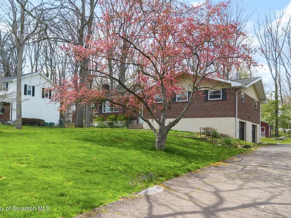 43 Walden Dr, Mountain Top, PA 18707