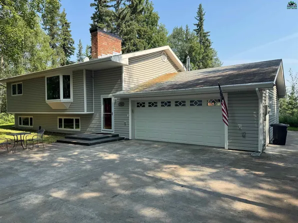 703 Ridge Loop Rd, North Pole, AK 99705