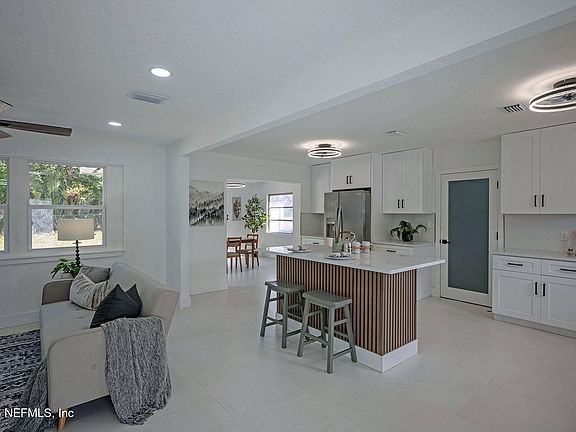 3rd image of 4013 ROGERO Road