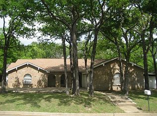 2828 Hurstview Dr, Hurst, TX 76054