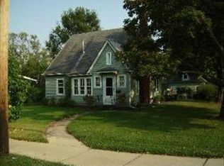 400 McHenry Ave, Woodstock, IL 60098