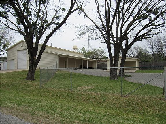2nd image of 35 Paris Dr