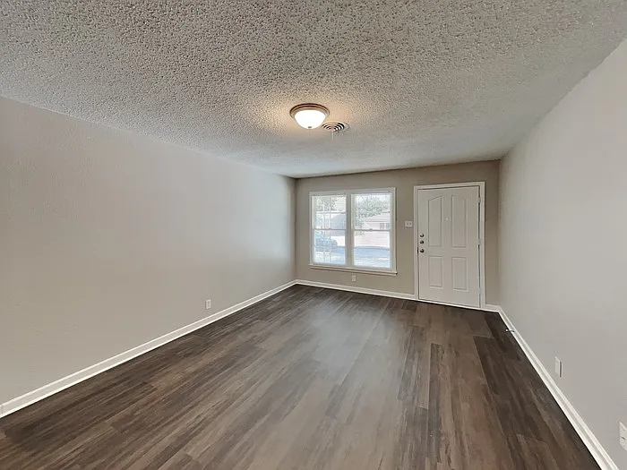 3 bed, 1.5 bath, 1196 sqft, $1,795 — Photo 3